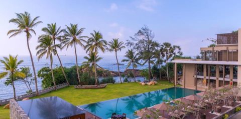 budynek główny, basen, plaża