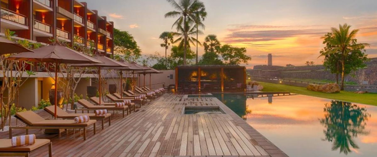 budynek główny, teren hotelu, basen