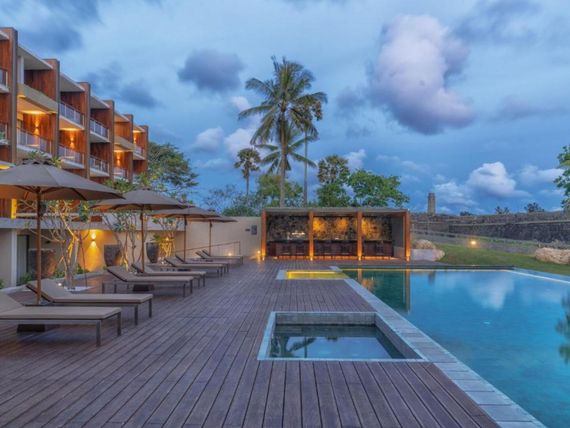 teren hotelu, basen