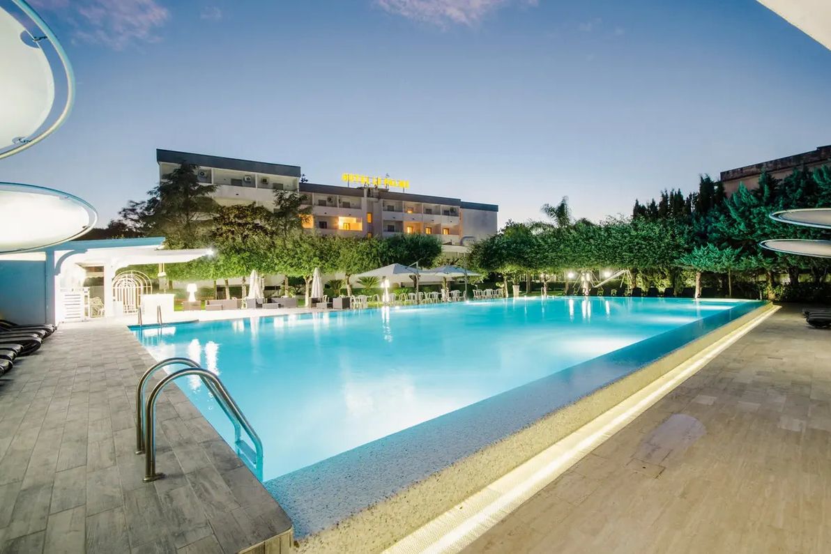 budynek główny, basen