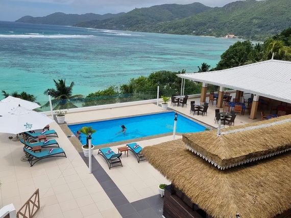 Basen i teren hotelu Le Relax Beach Resort na Praslin