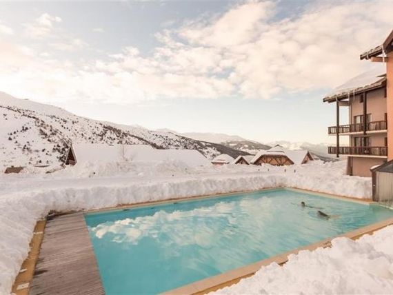 obiekt, teren hotelu, basen