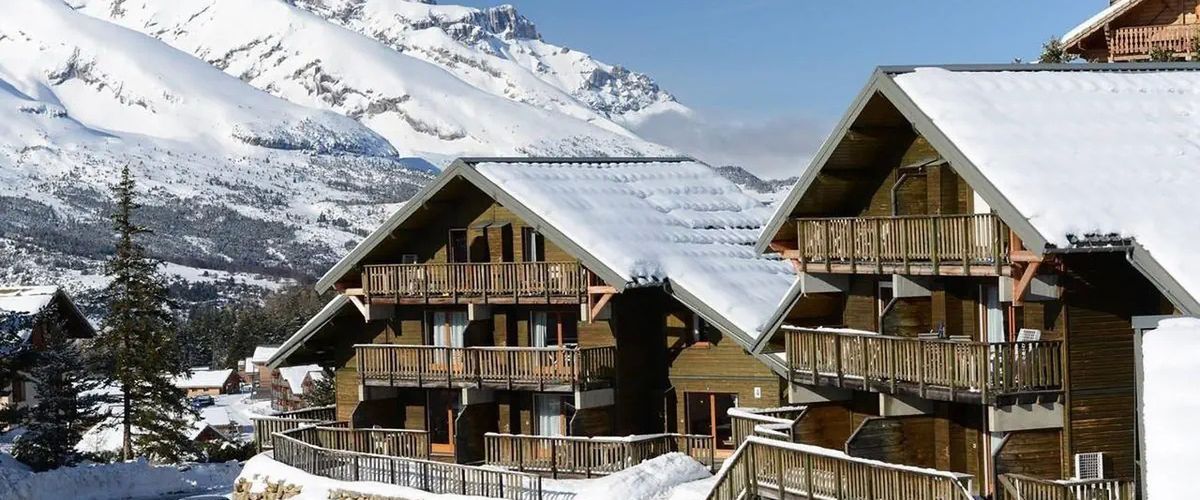 teren hotelu, budynek główny