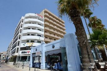 Les Palmiers (Larnaka)