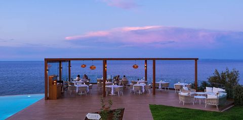 teren hotelu, basen, restauracja