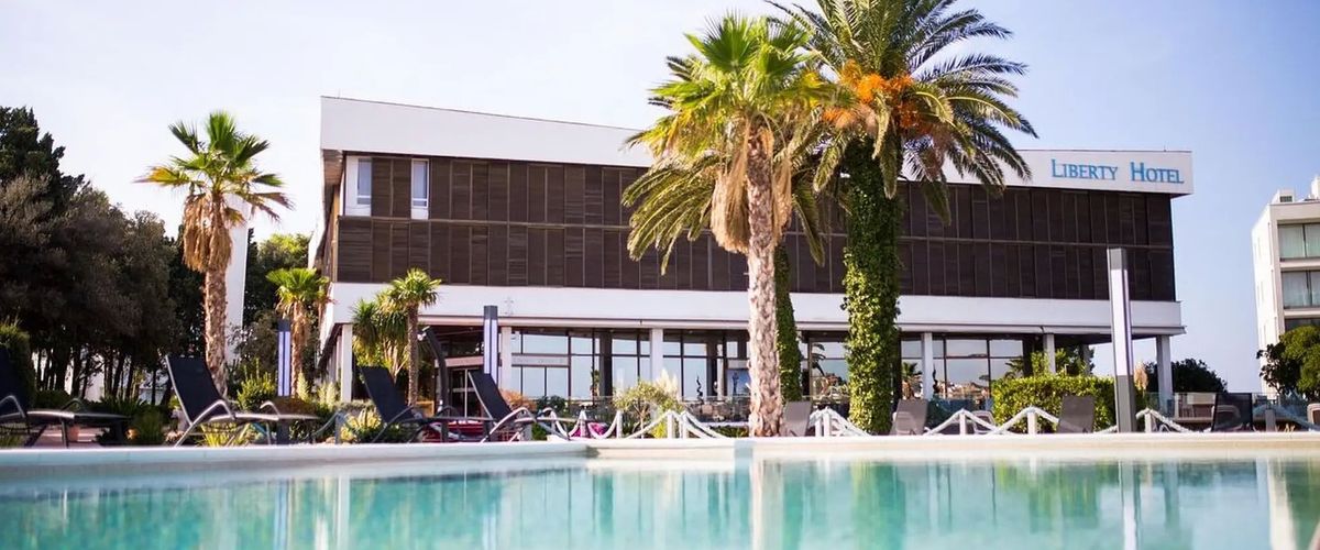 budynek główny, basen