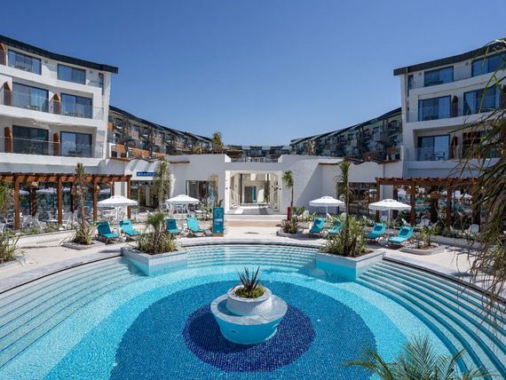 obiekt, teren hotelu, basen