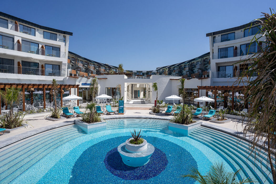 obiekt, teren hotelu, basen