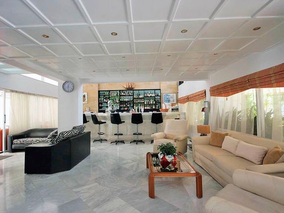 lobby bar