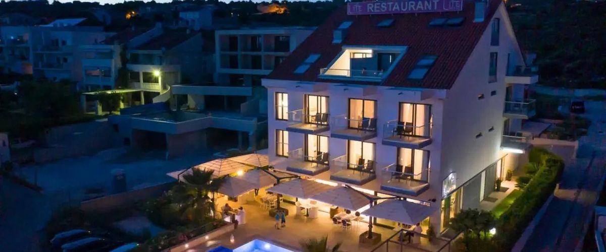 budynek główny, basen