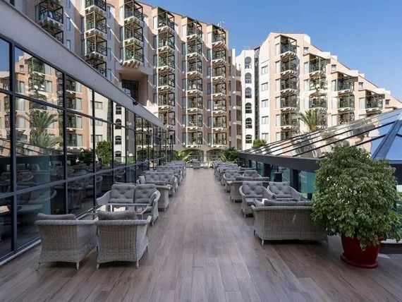 obiekt, teren hotelu