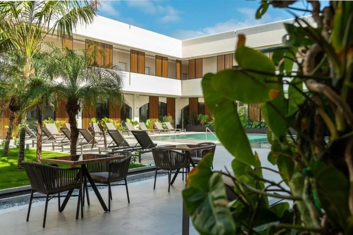 obiekt, teren hotelu, basen