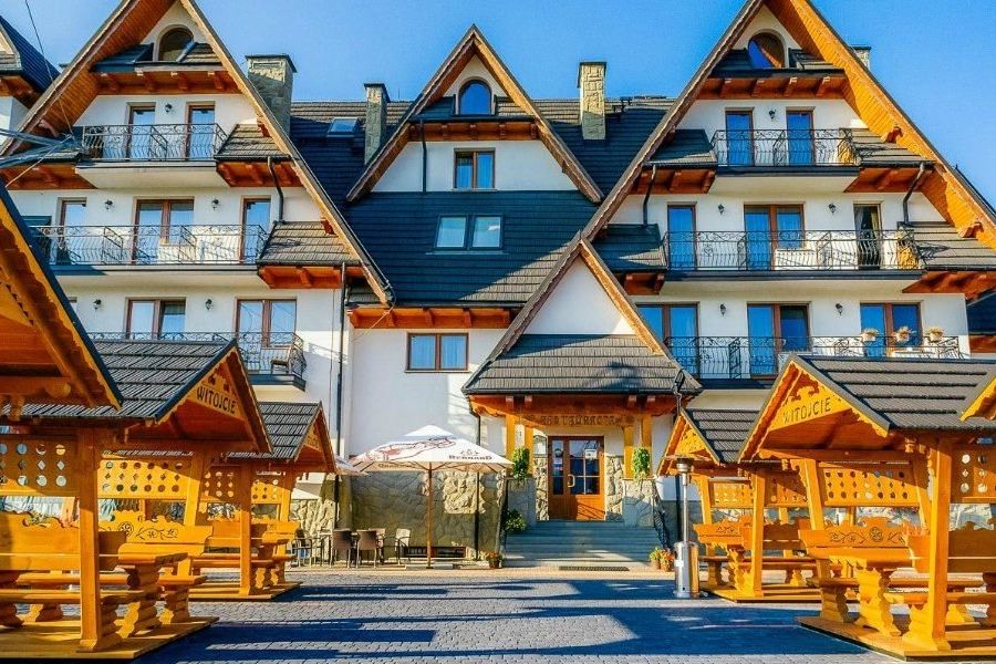 teren hotelu, budynek główny