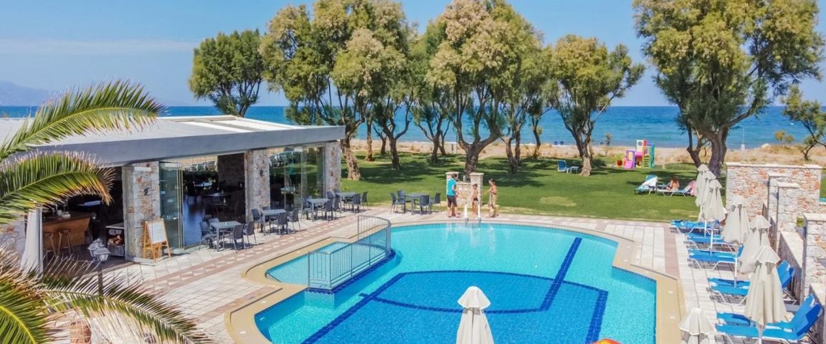 obiekt, teren hotelu, basen