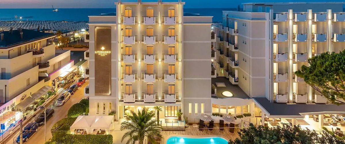 budynek główny, teren hotelu, basen