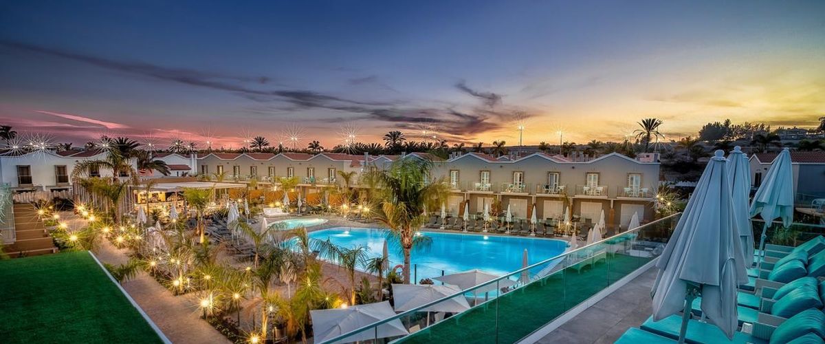 obiekt, teren hotelu, basen