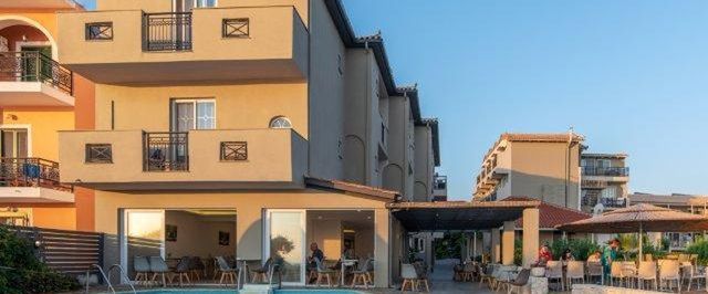 obiekt, teren hotelu, basen