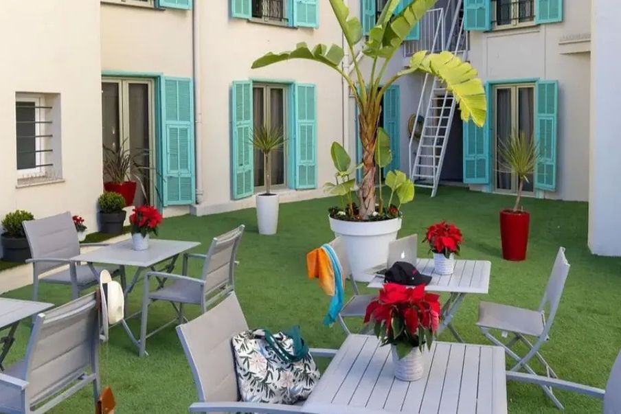 restauracja, teren hotelu