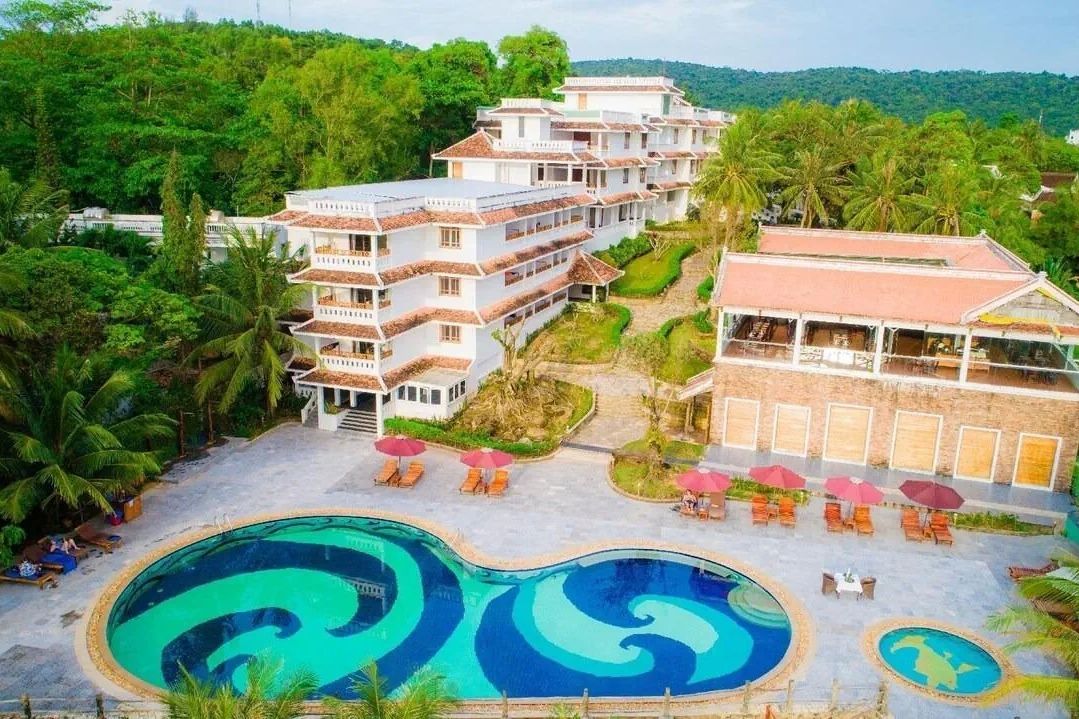 basen, teren hotelu, obiekt