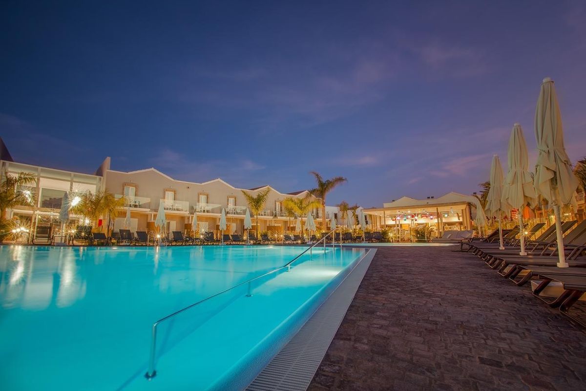 obiekt, teren hotelu, basen