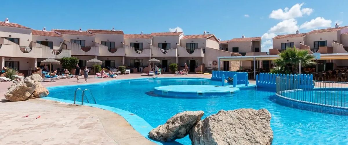 obiekt, teren hotelu, basen