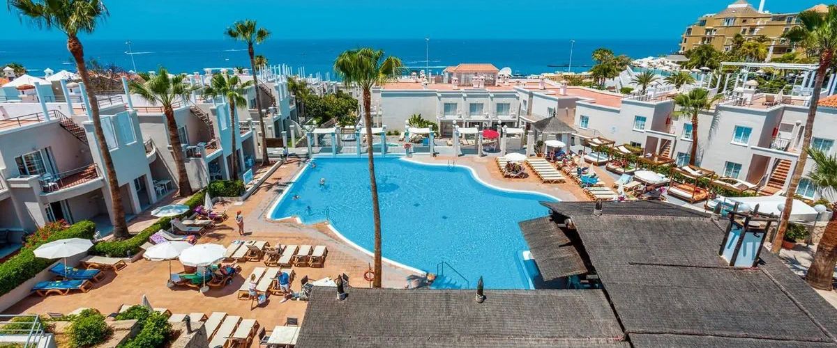 obiekt, teren hotelu, basen