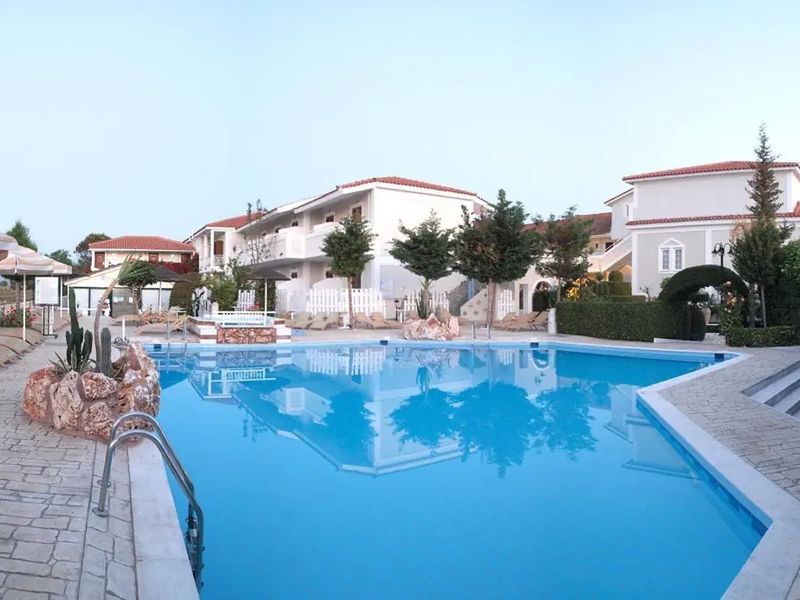 Louros Beach & Spa