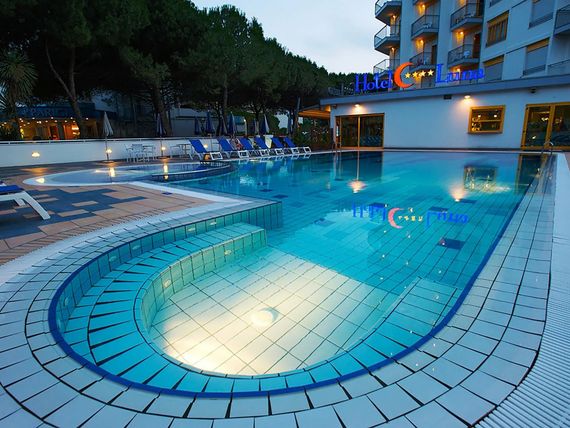 basen, teren hotelu