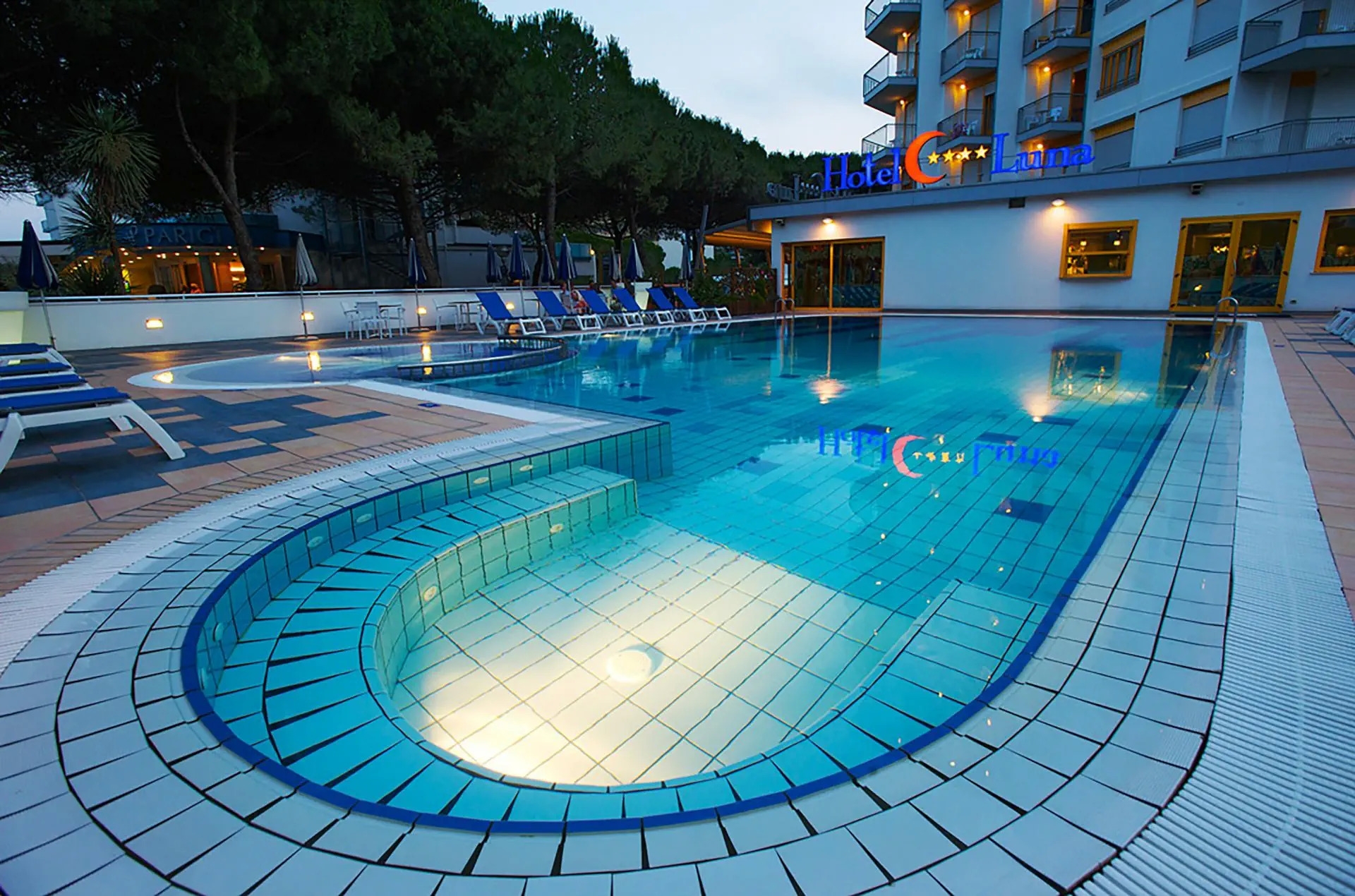 basen, teren hotelu