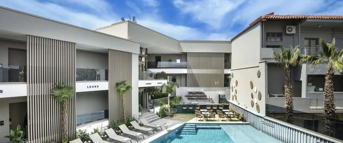 obiekt, teren hotelu, basen