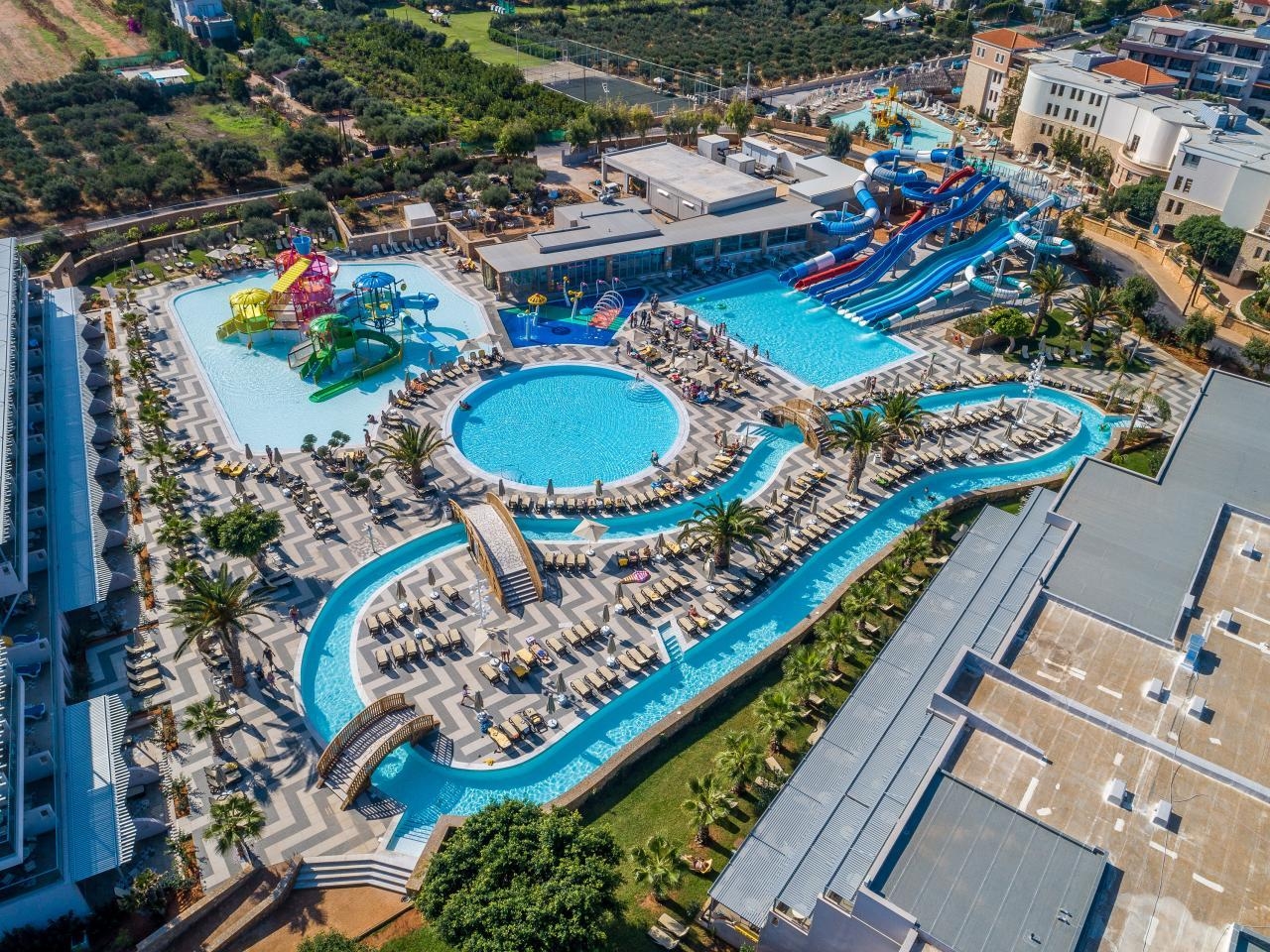 teren hotelu, aquapark, zjeżdżalnia