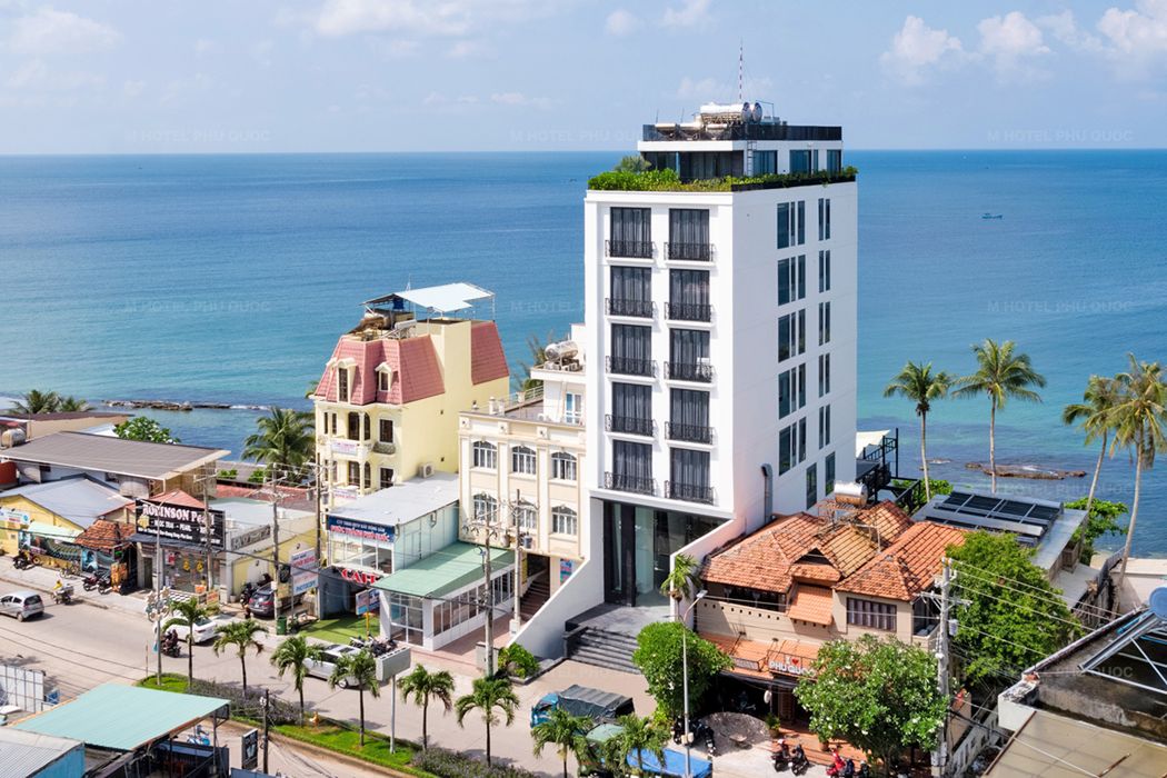 obiekt, budynek główny, teren hotelu