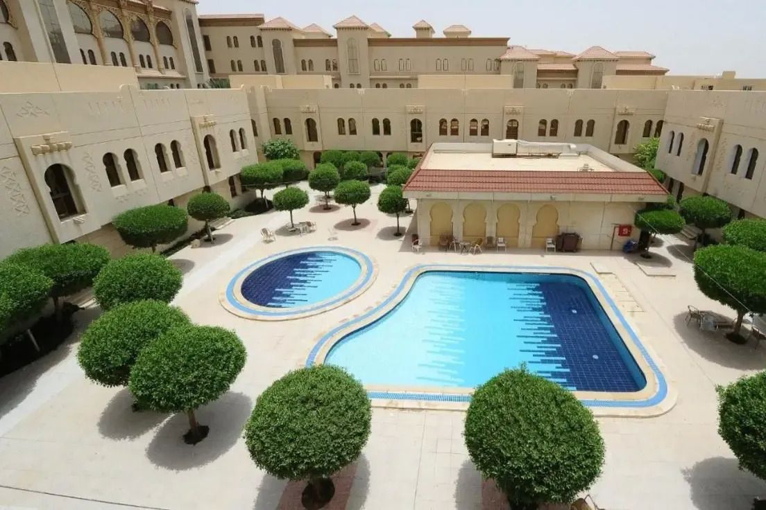 basen, teren hotelu, obiekt