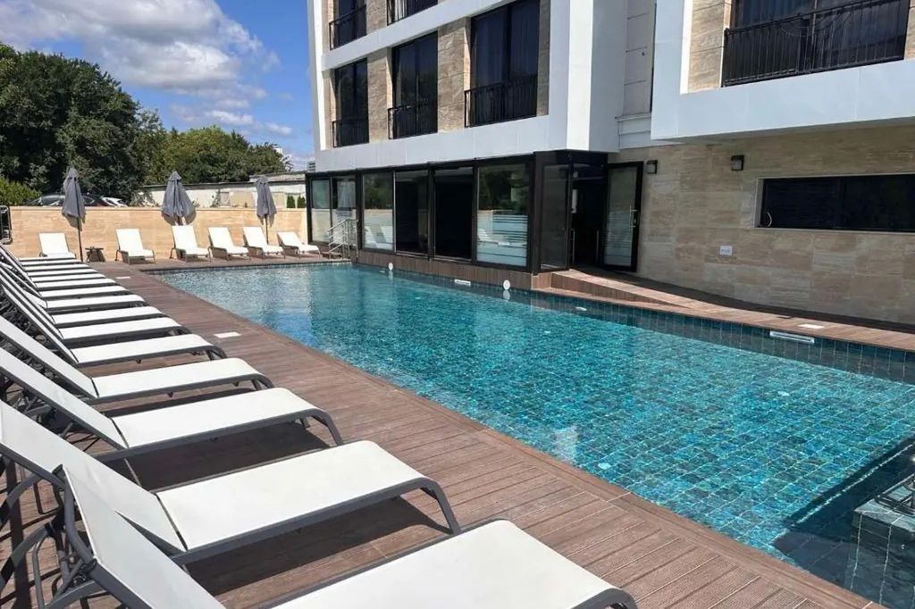 obiekt, teren hotelu, basen