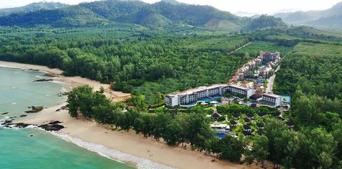 teren hotelu, plaża, góry