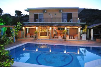 Makis Louvlis Apartments