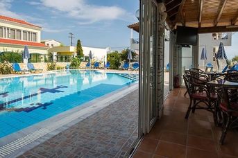 Makis Studios and Apartments