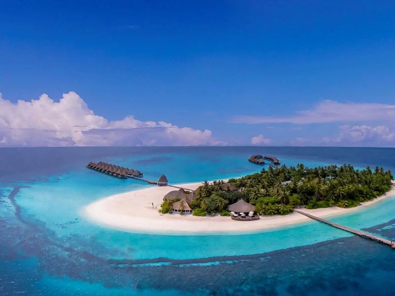 Angaga Island Resort & Spa