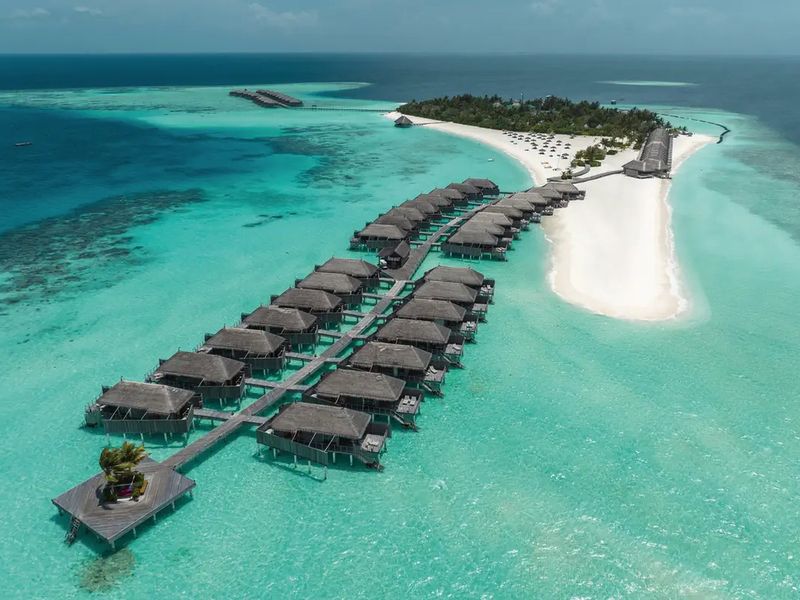 Constance Moofushi Resort
