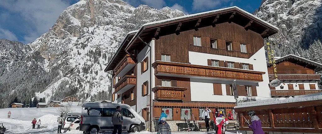 teren hotelu, budynek główny, obiekt