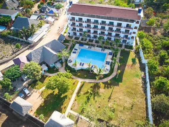 obiekt, teren hotelu, basen