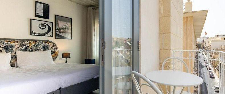 teren hotelu, pokój, balkon / taras