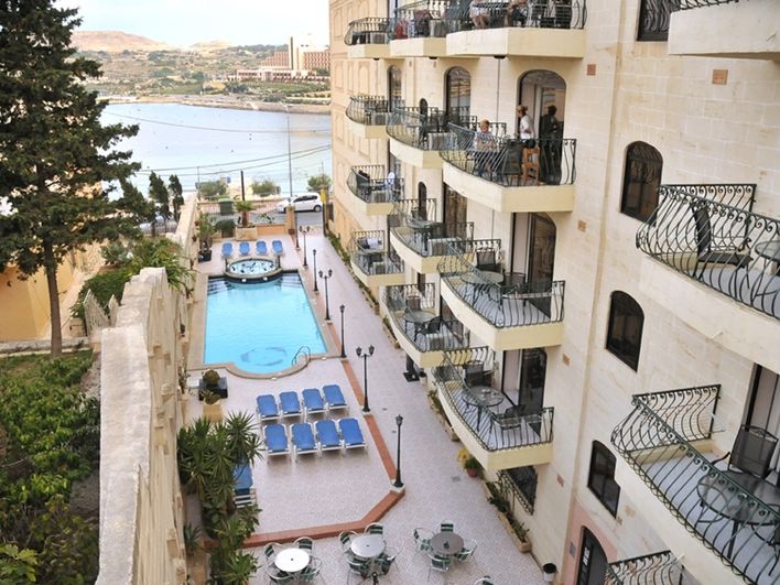 White Dolphin Complex 3*