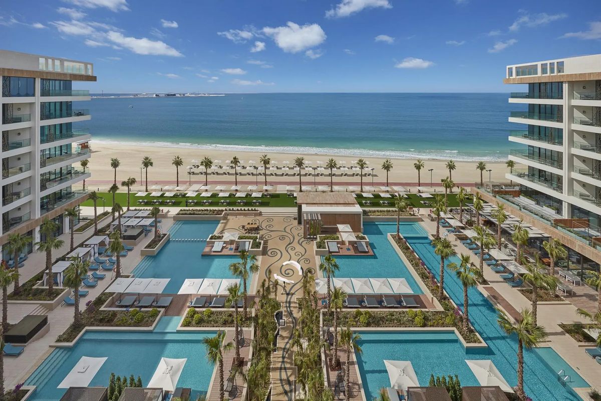 teren hotelu, basen, plaża