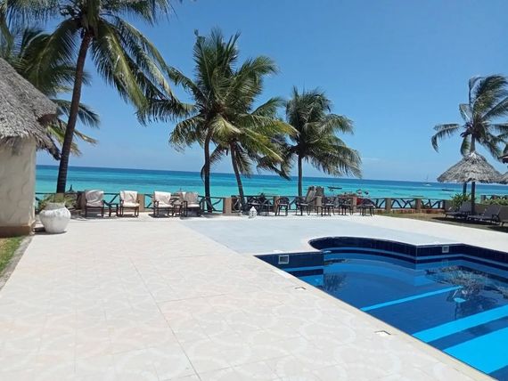 Basen w Mandarin Resort Zanzibar