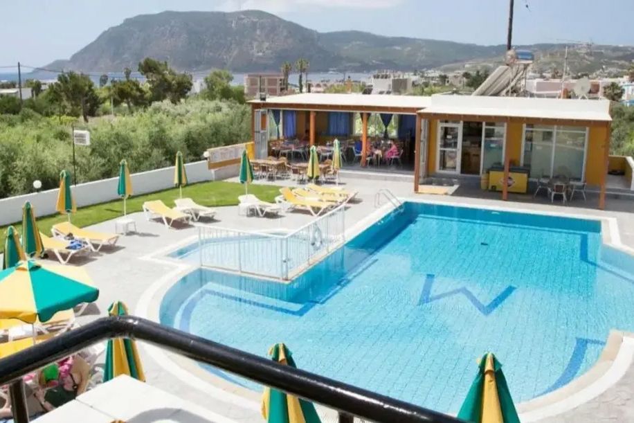 basen, teren hotelu, obiekt