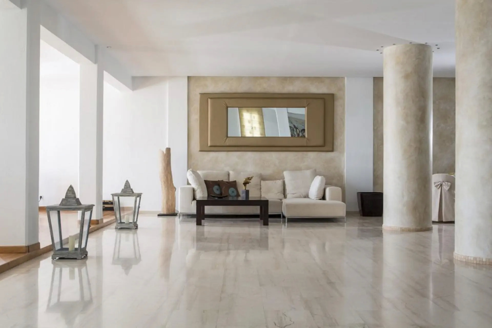 teren hotelu, recepcja / lobby