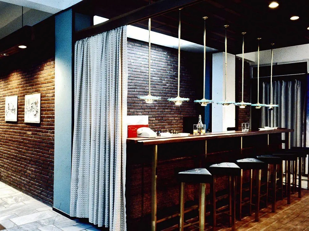 lobby bar
