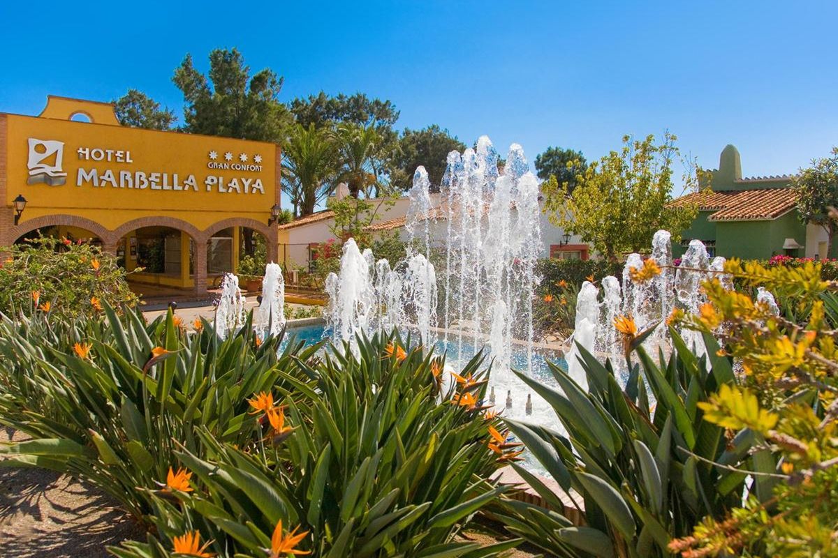 budynek główny, teren hotelu