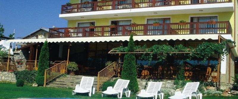 basen, teren hotelu, budynek główny, obiekt